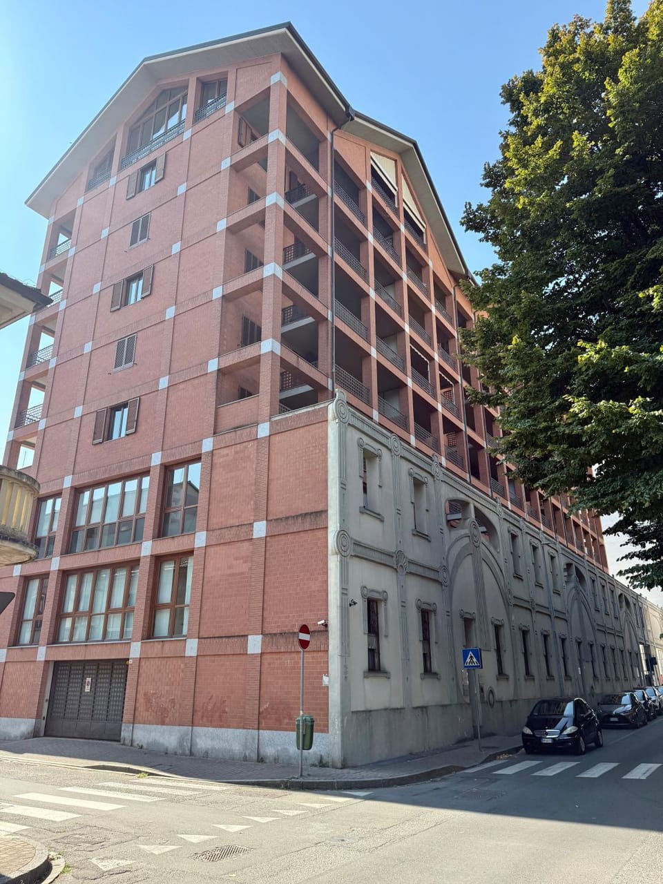 Property building, Neighbourhood, Street view, Location