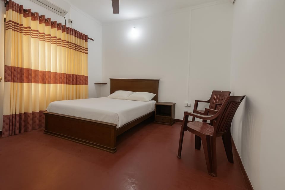 Bed, Photo of the whole room, Seating area, Bedroom