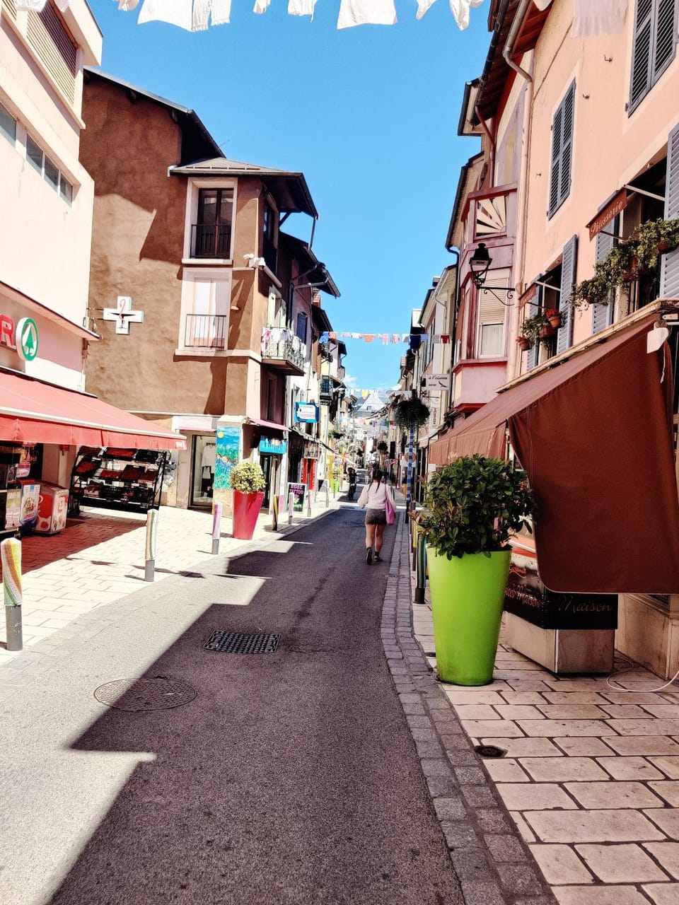 Property building, Neighbourhood, Street view, Location