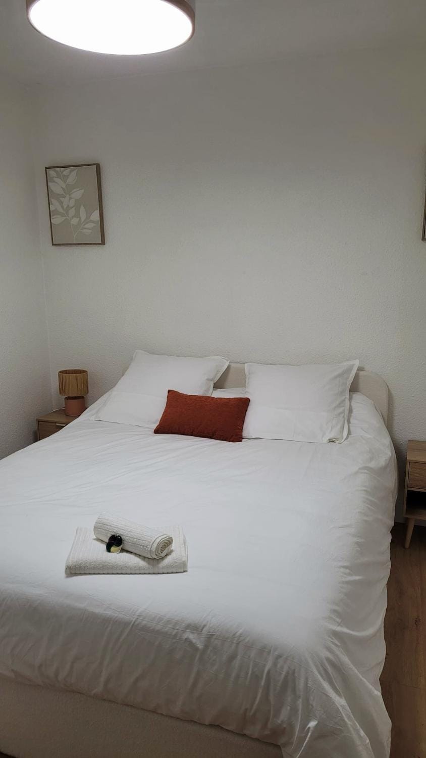 Bed, Bedroom