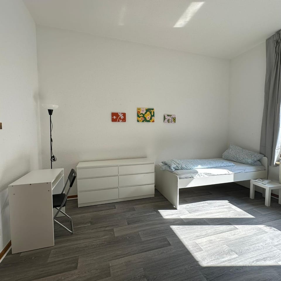 Bed, Living room, Photo of the whole room, Seating area, Bedroom