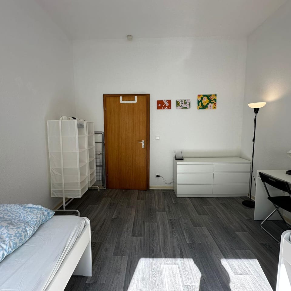 Bed, Photo of the whole room, Seating area, Bedroom, wardrobe