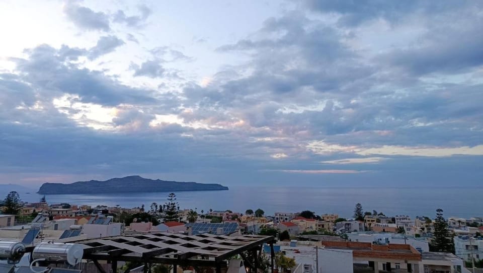 Reflections Apartments- Relaxed Stay near the Beach, Chania Apartment in Crete
