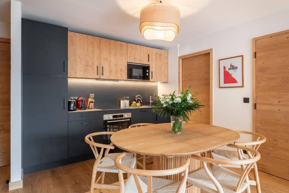 Kitchen or kitchenette, Dining area, stove, toaster