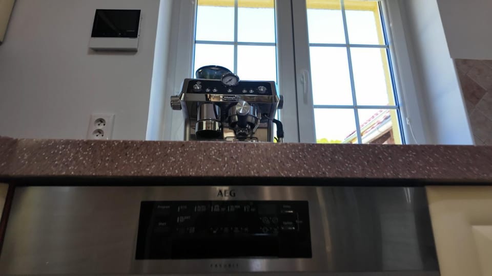 Coffee/tea facilities, Kitchen or kitchenette