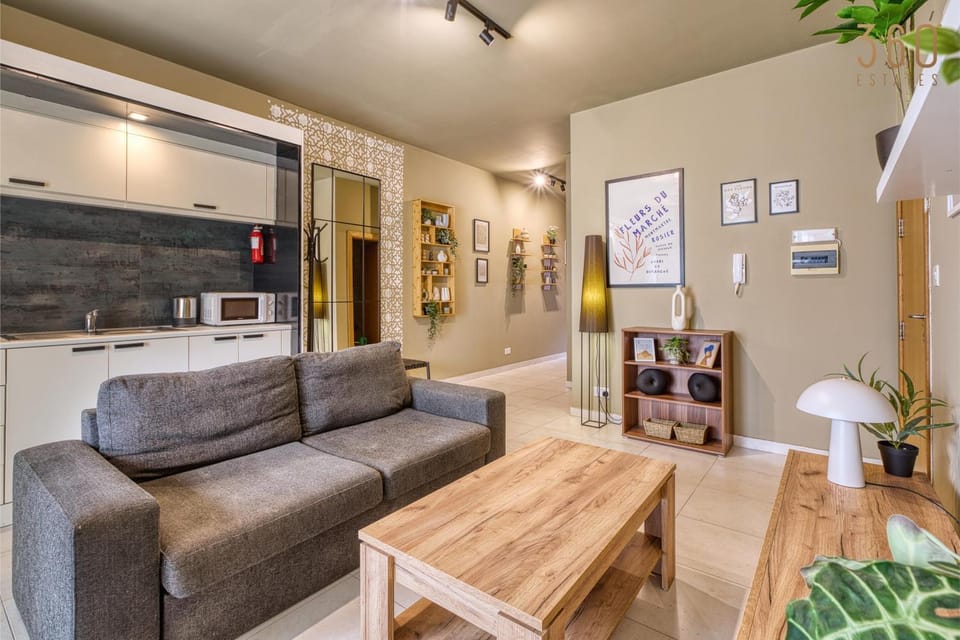 Kitchen or kitchenette, Living room, Seating area, Dining area, fireplace, minibar