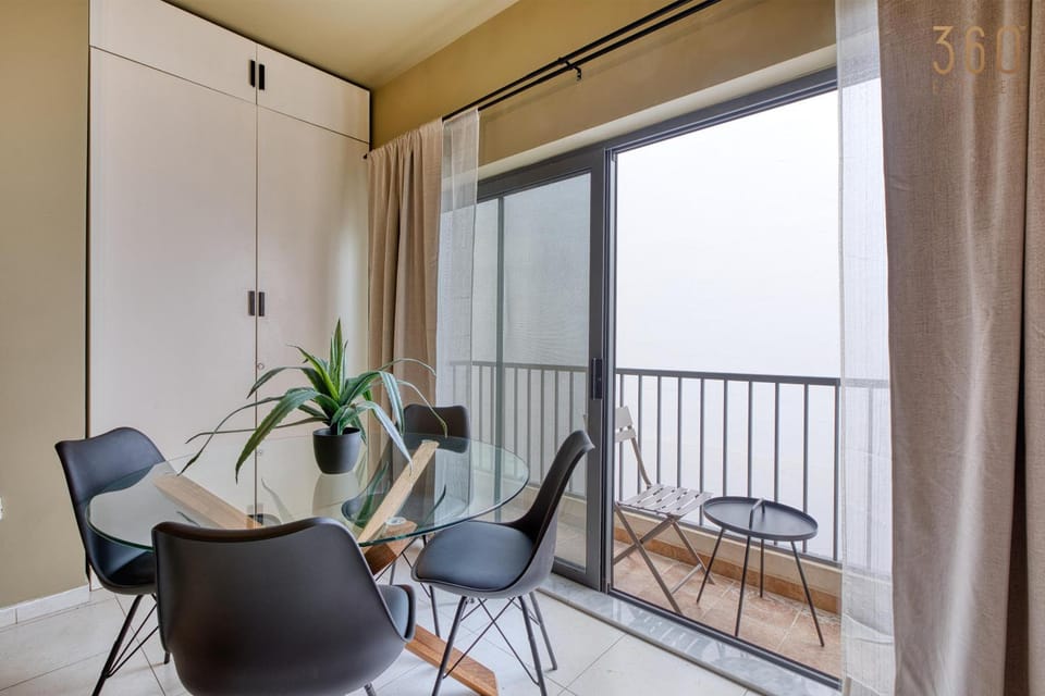 View (from property/room), Balcony/Terrace, Living room, Seating area, Dining area