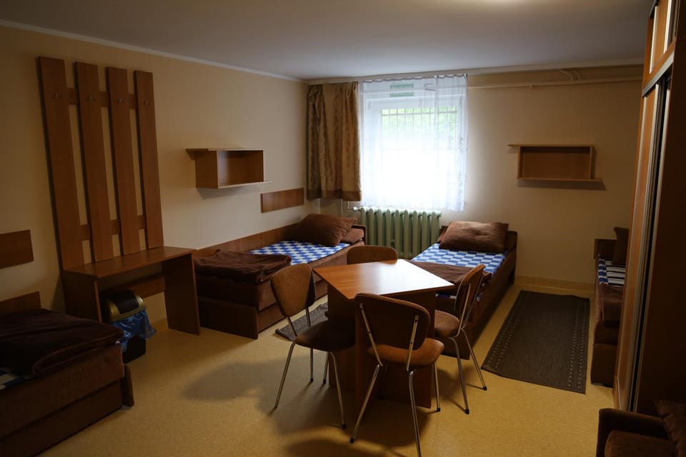 Photo of the whole room, Seating area, internet