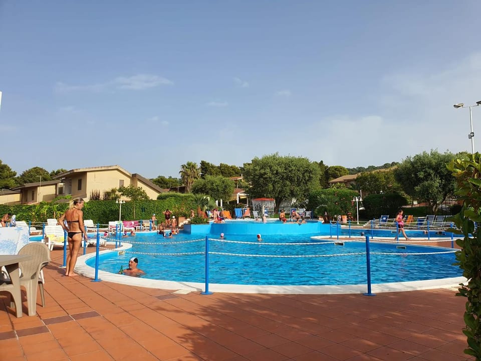 Pool view, Swimming pool, sunbed