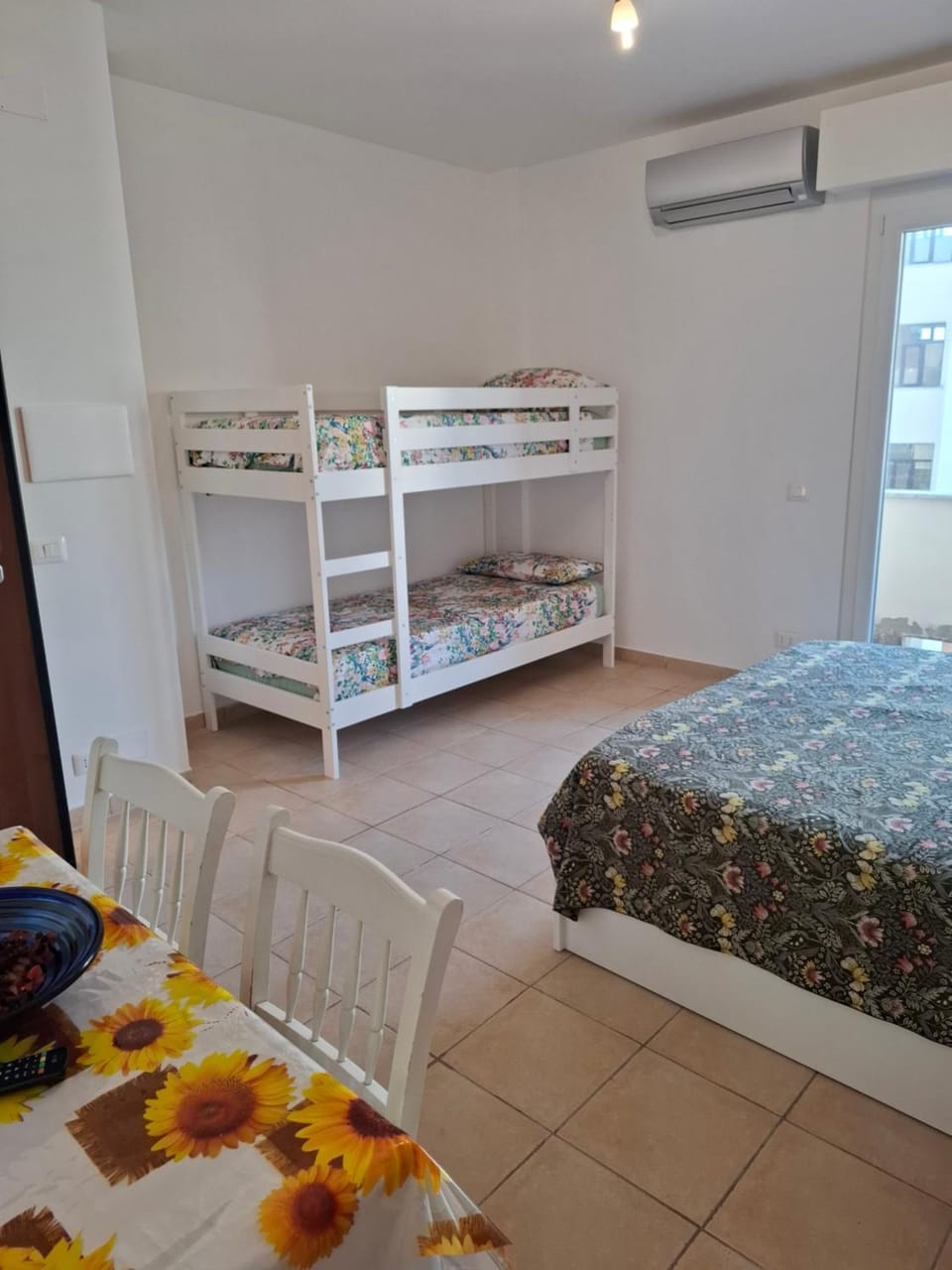 Bedroom, bunk bed