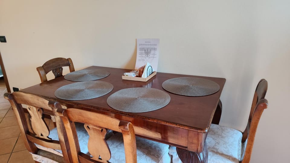 Dining area, kitchen