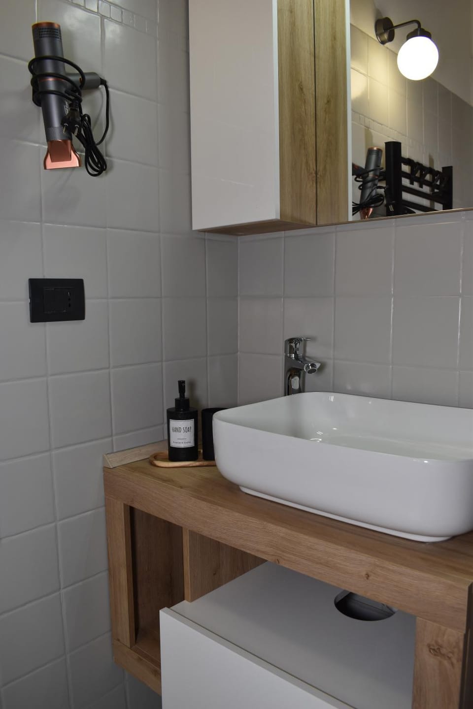 Bathroom, Decorative detail, hair dryier