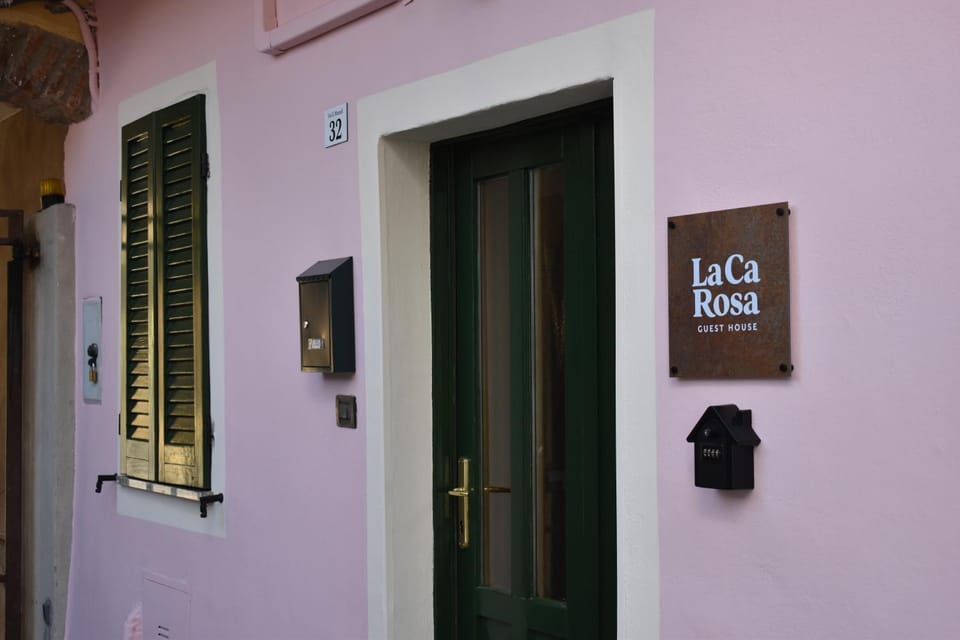 Property building, Facade/entrance, Property logo or sign, Logo/Certificate/Sign, Street view