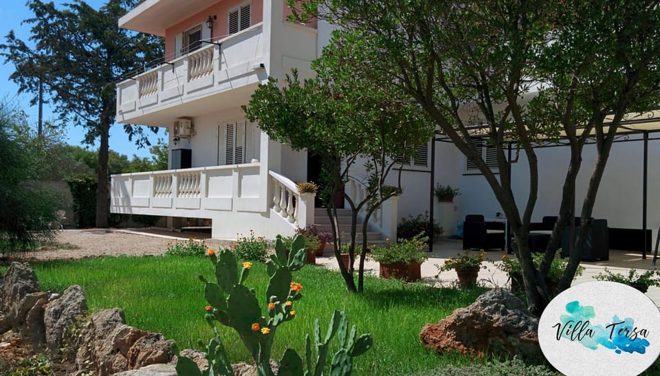 Facade/entrance, Garden, Garden view