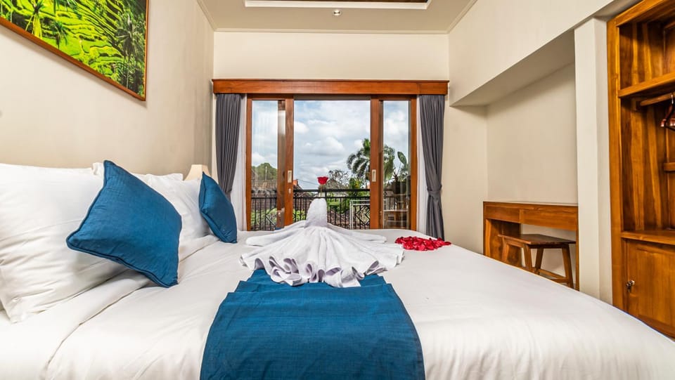 Bed, Photo of the whole room, Bedroom, towels, wardrobe