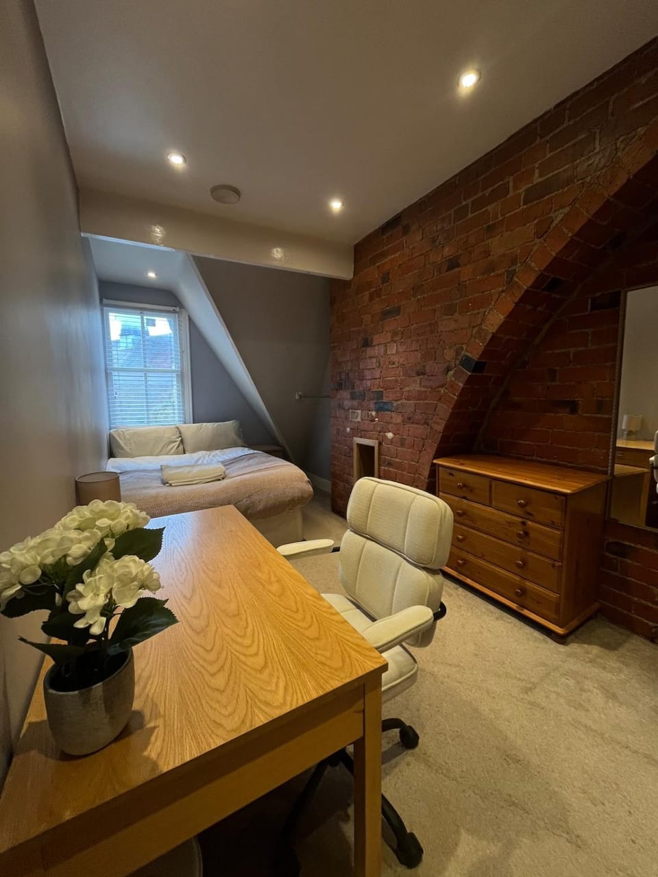 Gorgeous 4BR Oxford Apartment with Church and City Views Vacation rental in Oxford