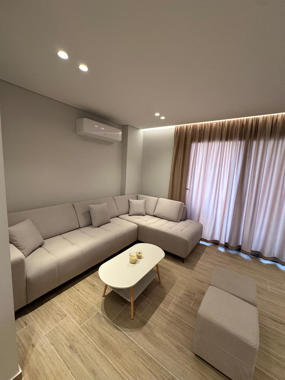Living room, Seating area, air conditioner
