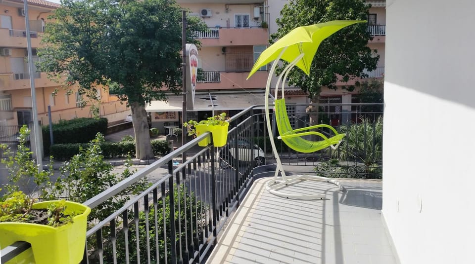 Day, Balcony/Terrace, Autumn, Street view