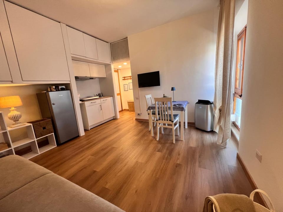 TV and multimedia, Dining area, stove