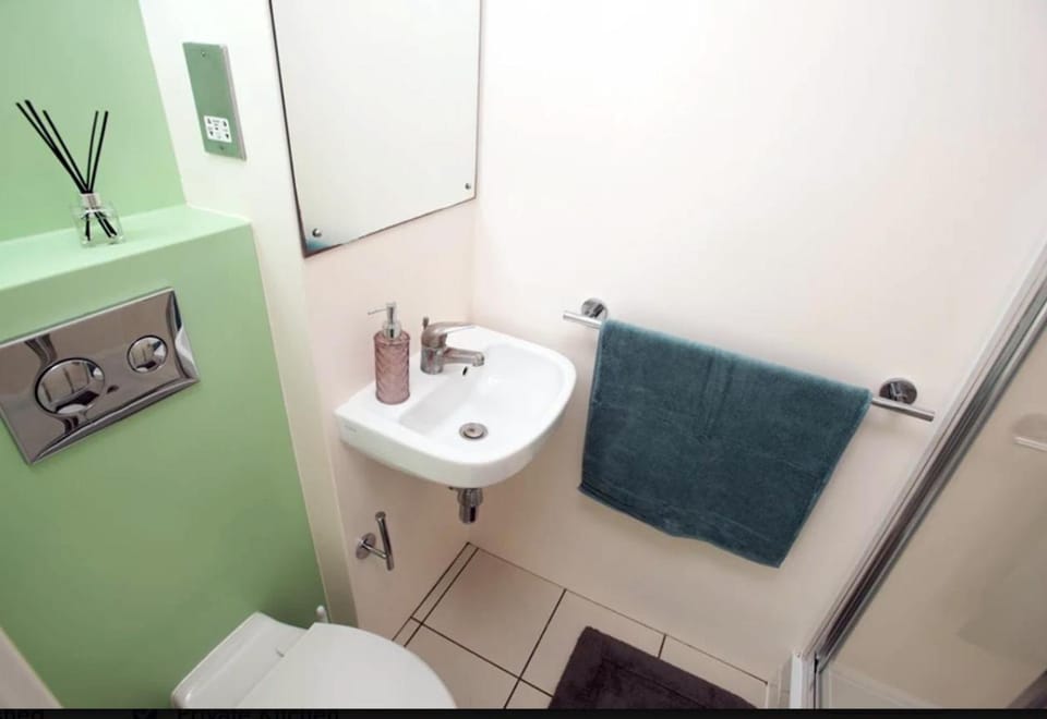 Toilet, Bathroom, towels