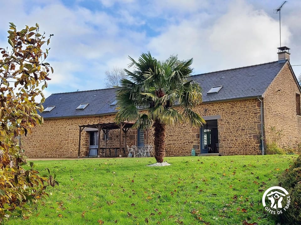 Property building, Natural landscape, Garden, Garden view