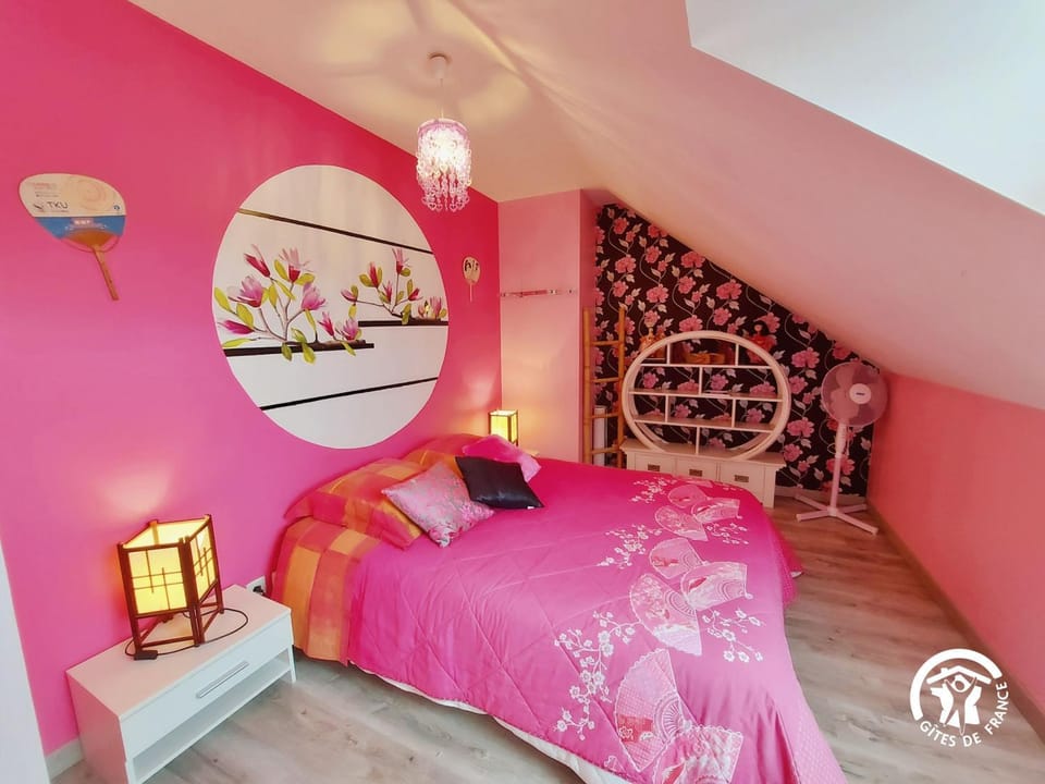 Bed, Photo of the whole room, Bedroom