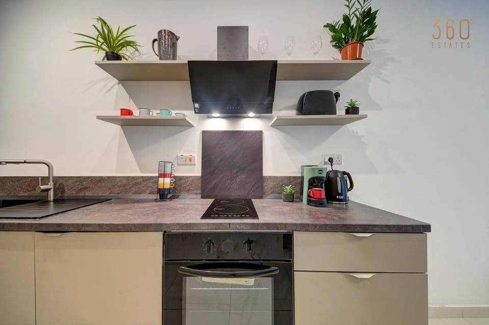 Kitchen or kitchenette, minibar, pet friendly, stove