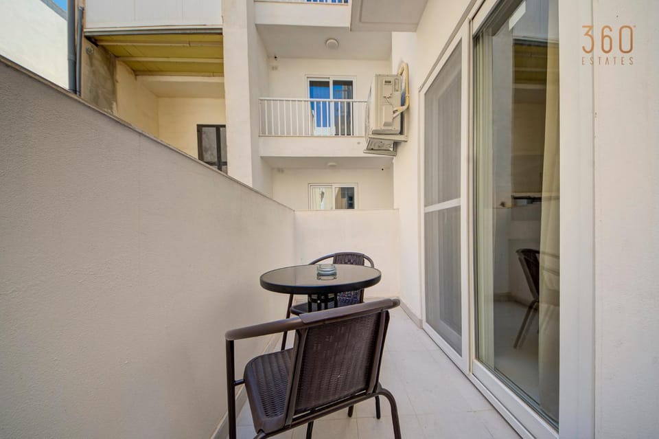 Patio, View (from property/room), Balcony/Terrace, Living room, Seating area, Dining area