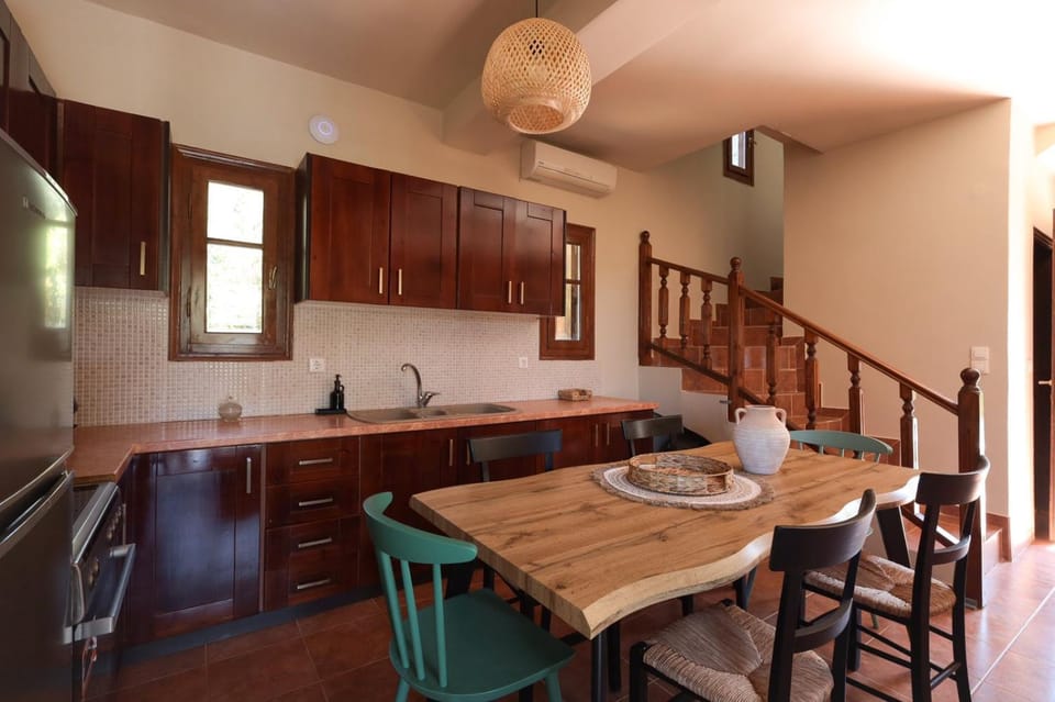 CASA DI MANI KOTRONI Vacation 2 bedroom Maisonette with shared pool House in Messenia