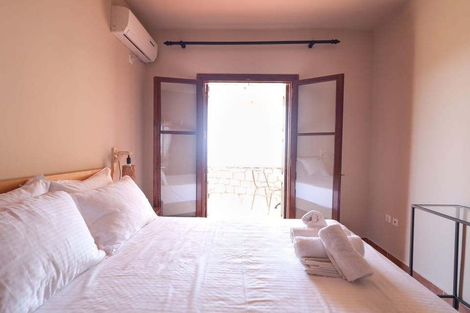 CASA DI MANI KOTRONI Vacation 2 bedroom Maisonette with shared pool House in Messenia