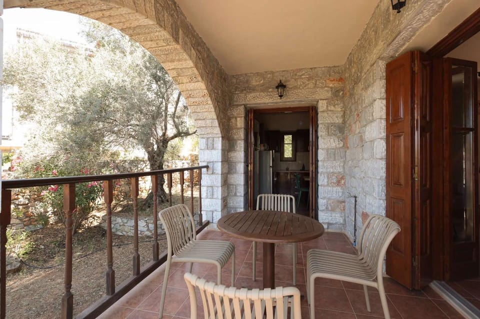 CASA DI MANI KOTRONI Vacation 2 bedroom Maisonette with shared pool House in Messenia