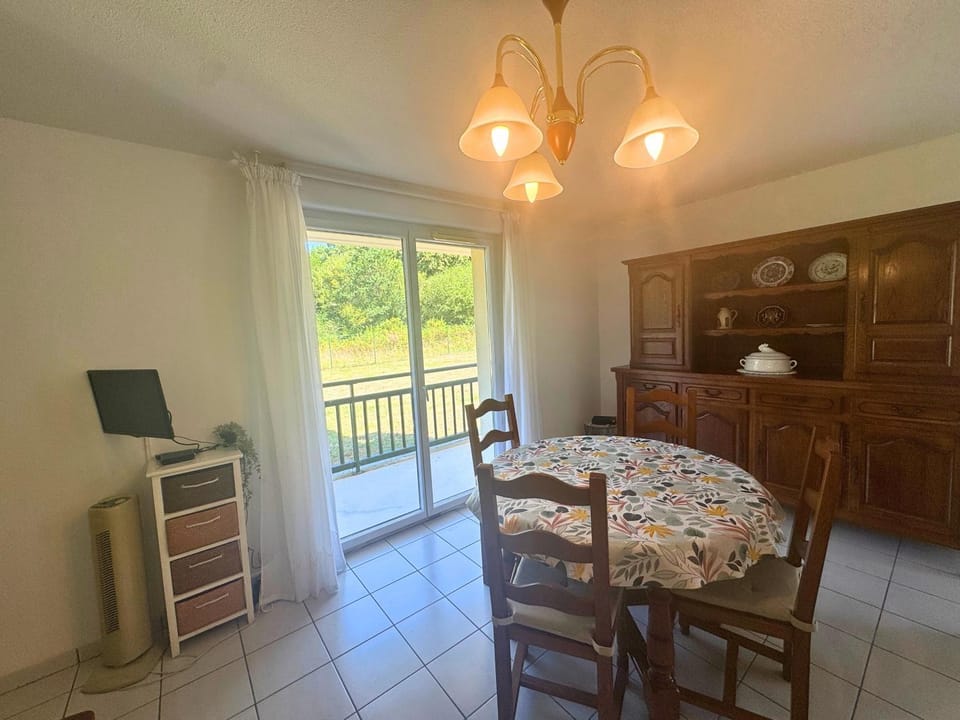 TV and multimedia, Living room, Dining area