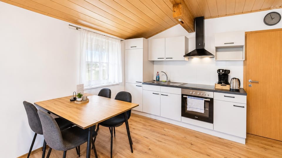 CROWN LIVING Apartments Krumbach - Highspeed WiFi - Self Check-in & Parking Apartment in Vorarlberg, Austria