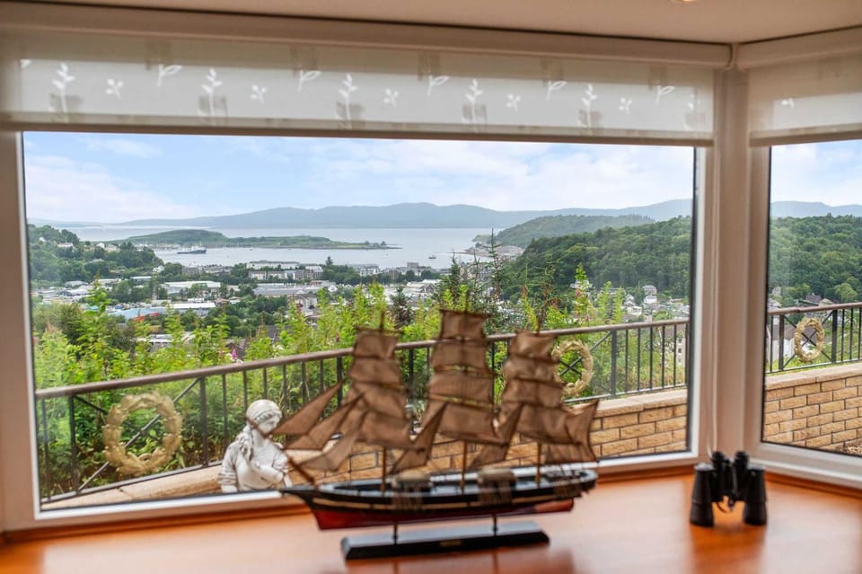 Nearby landmark, Day, Natural landscape, View (from property/room), Balcony/Terrace, Living room, Seating area, Mountain view, River view