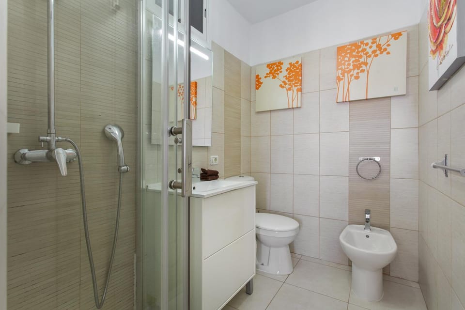 Bathroom, Living room