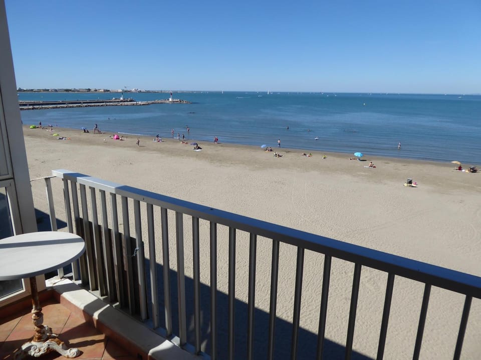 Nearby landmark, Day, Natural landscape, View (from property/room), Balcony/Terrace, Beach, Sea view, sunbed