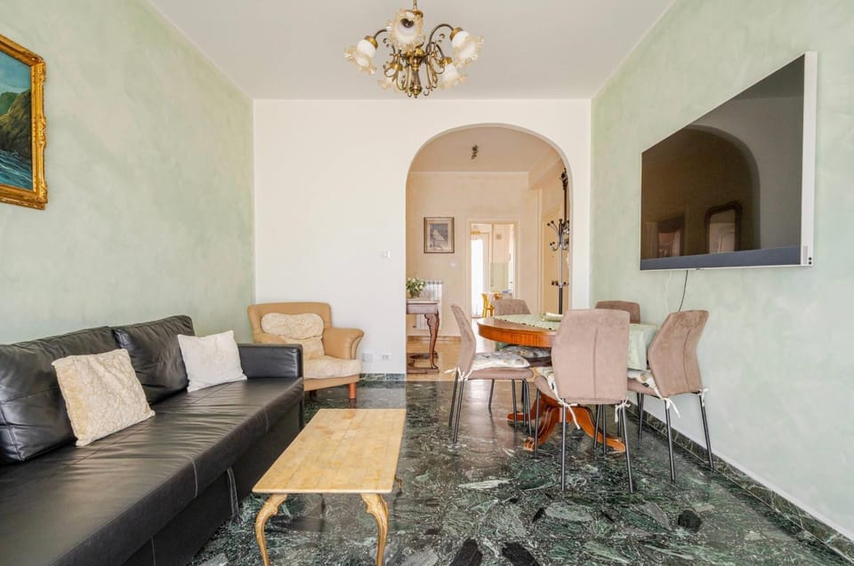 TV and multimedia, Living room, Dining area