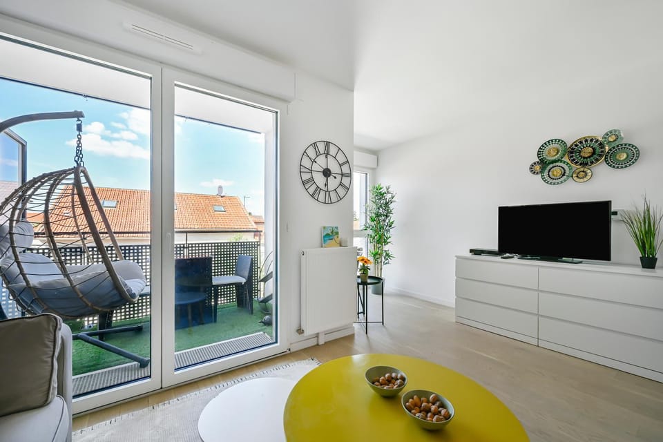 TV and multimedia, Balcony/Terrace, Living room, Dining area