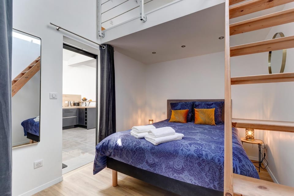 Bed, Bedroom