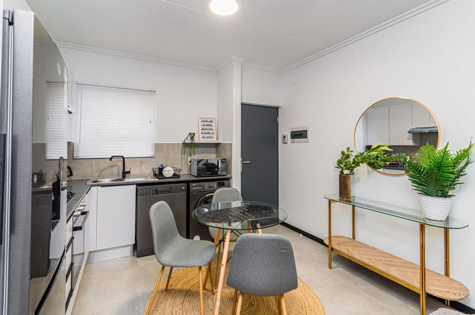 Blue luxurious Apt Apartment in Sandton