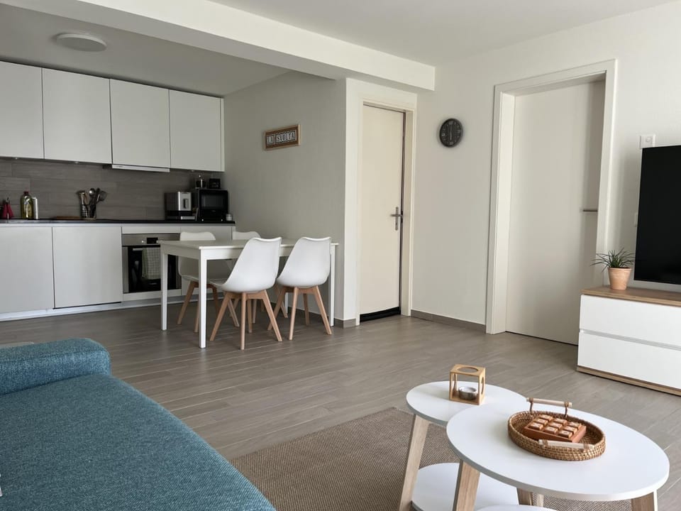 Dining area, kitchen