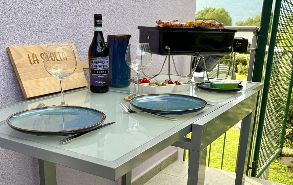 BBQ facilities, Food and drinks, Dining area, Food, Drinks, Alcoholic drinks