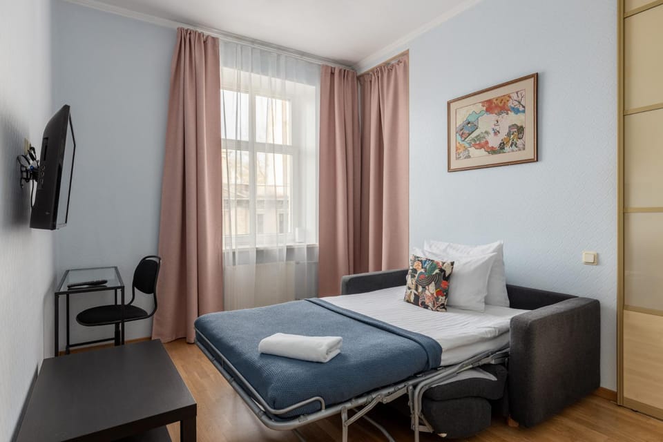 Bed, Living room