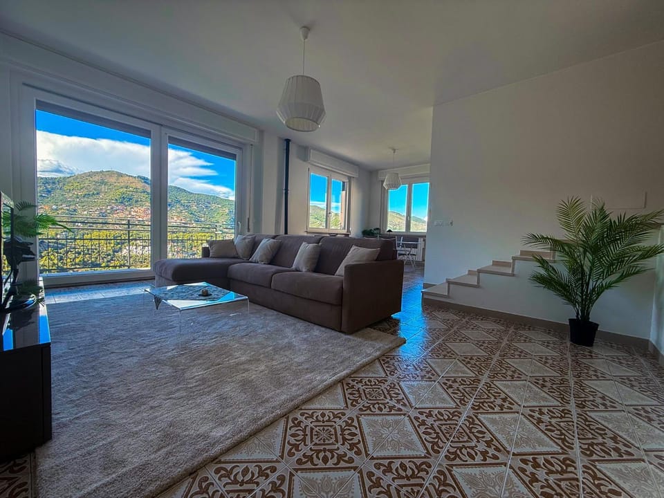 Living room, Mountain view