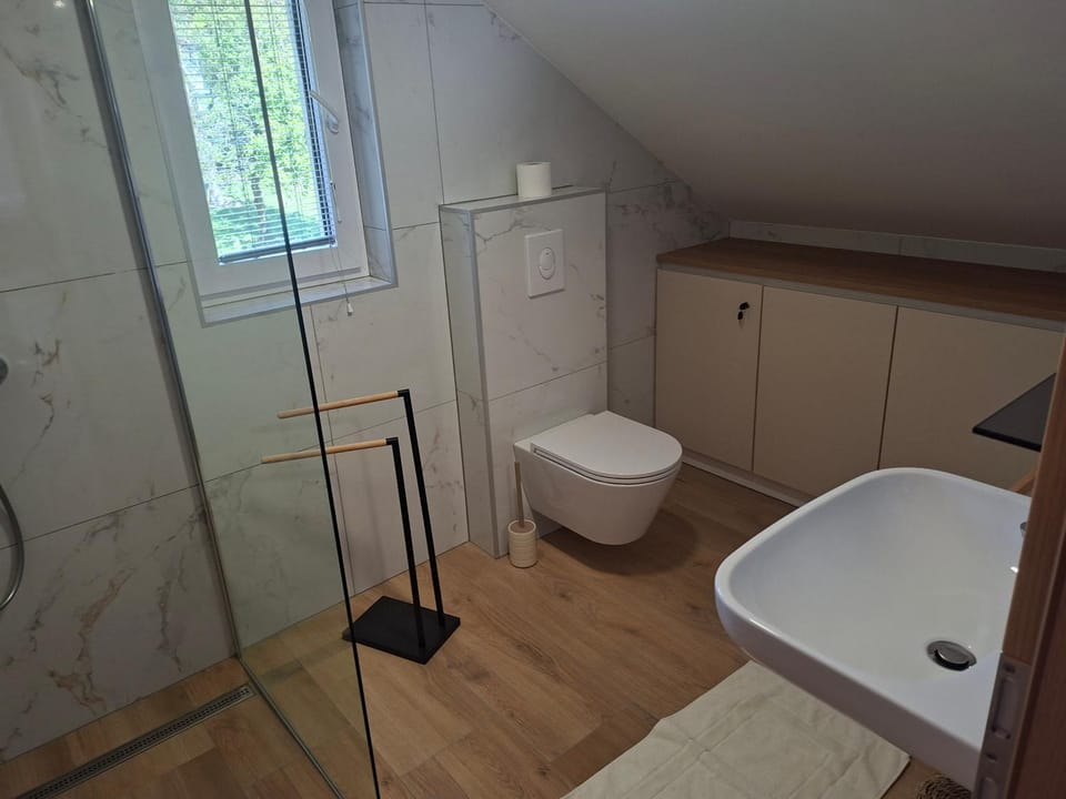 BRIGITA Holiday Rooms - udobje, mir in sprostitev v bližini jezera Bed and Breakfast in Slovenia