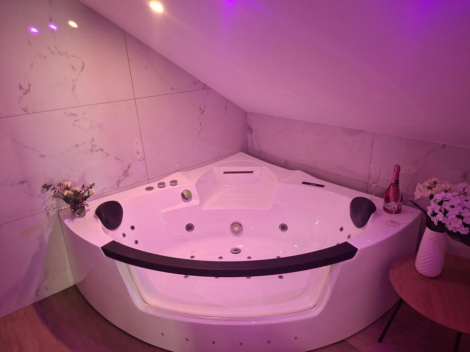 BRIGITA Holiday Rooms - udobje, mir in sprostitev v bližini jezera Bed and Breakfast in Slovenia