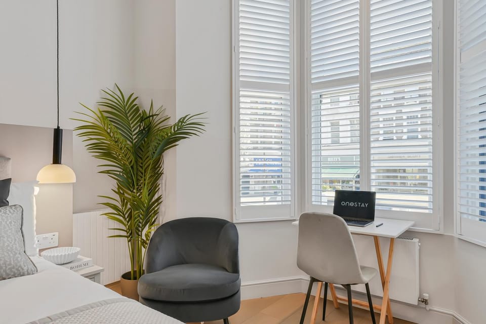 Seating area, Bedroom
