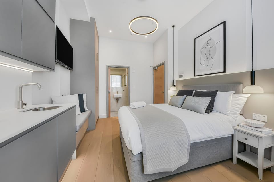 Bed, TV and multimedia, Kitchen or kitchenette, Photo of the whole room, Bedroom, towels