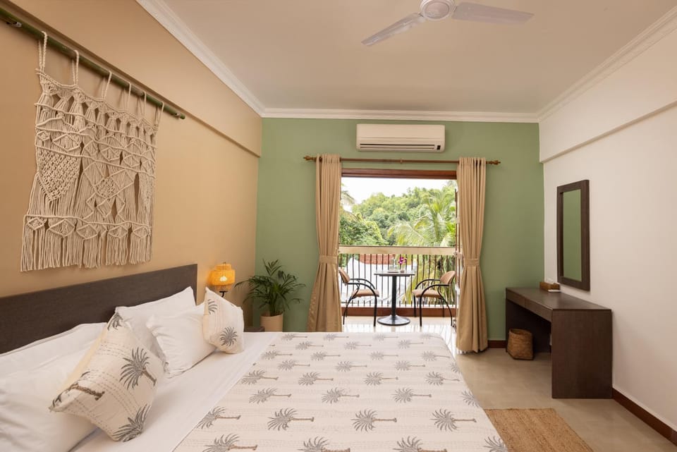 Photo of the whole room, Bedroom