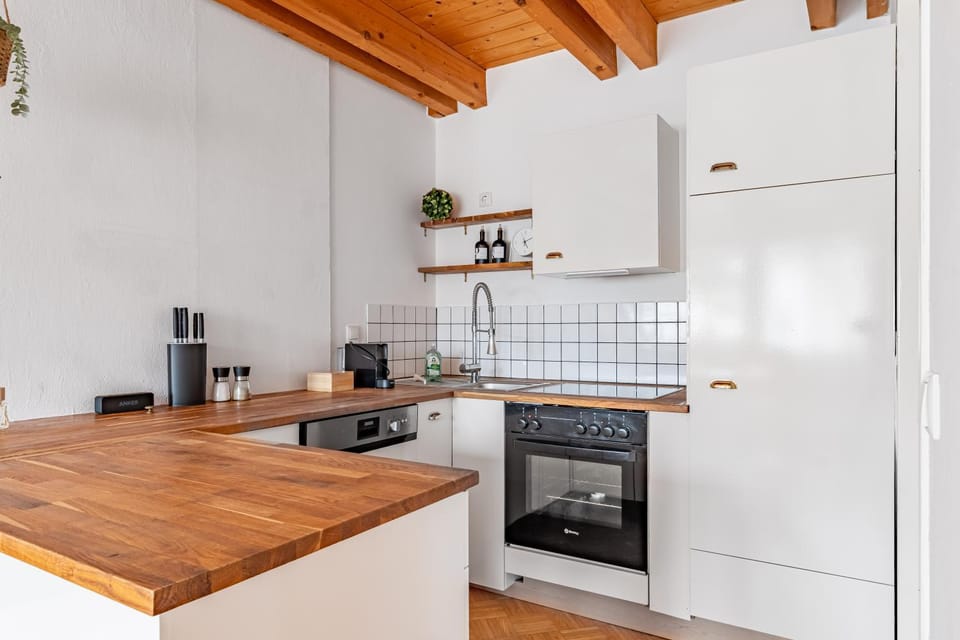 Coffee/tea facilities, Kitchen or kitchenette, dishwasher, minibar, oven, stove, toaster
